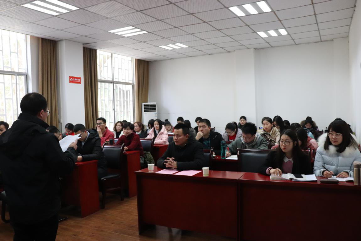 最后罗玉华老师和谢霄男博士进行总结,认为读书会是师生之间,生生之间